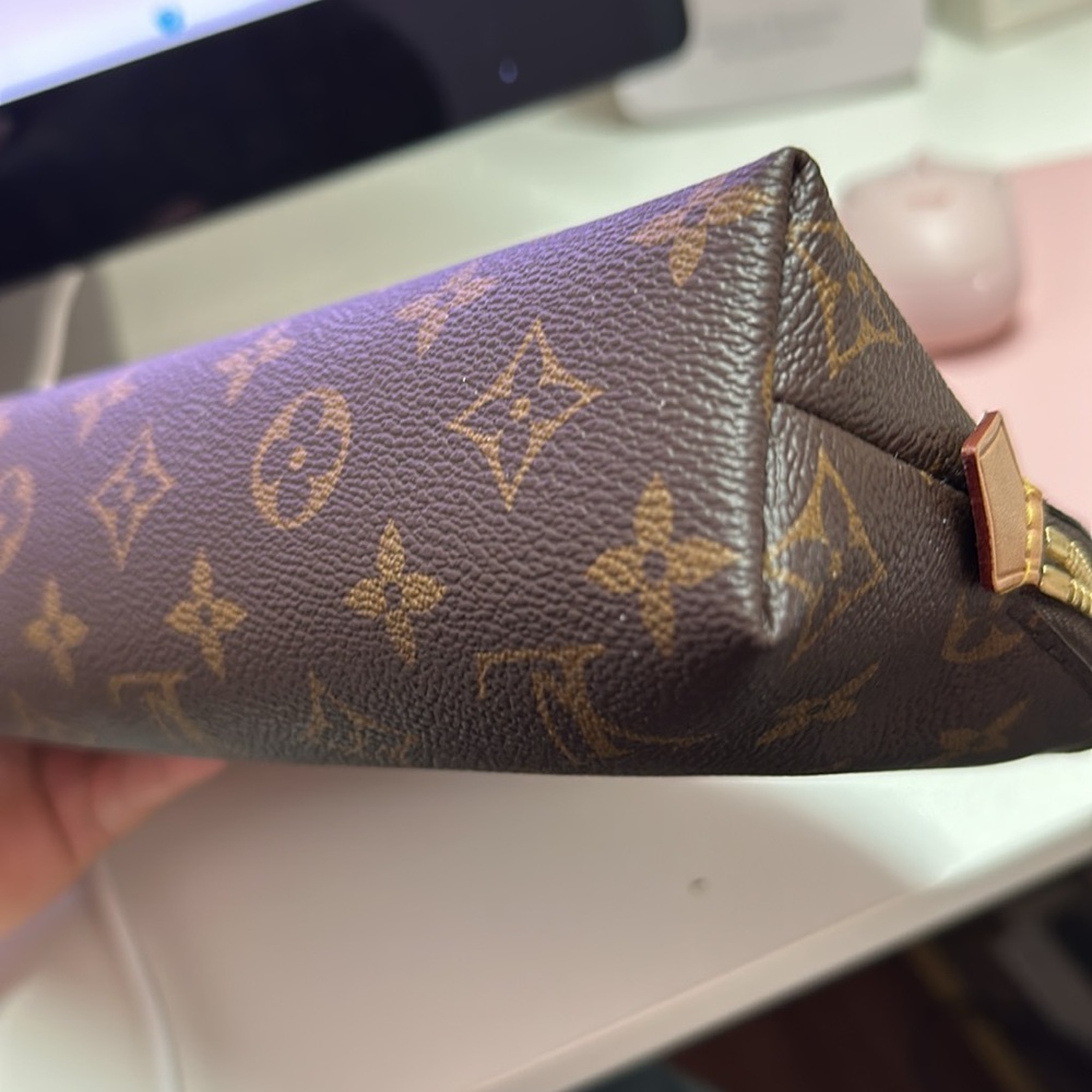 Louis Vuitton Cosmetic Pouch GM - Picture 7 of 10